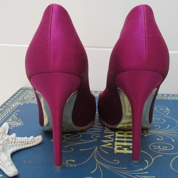 Salvatore Ferragamo Heel Pump size 8 B NWOT - Picture 4 of 7